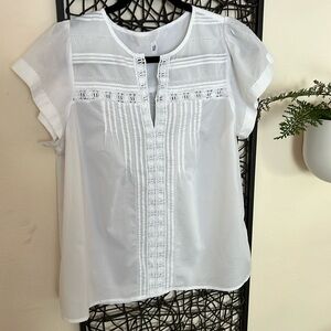 Medium Gap white top with embroidered detailing